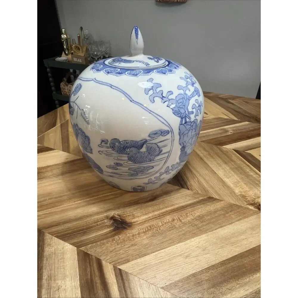 Beauty Blue & White Chinese Floral 10 in. Chinoiseries Ginger Jar w/ Lid Stamped